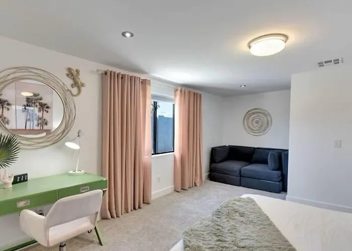 Mid Century Modern Retreat In Old Town *