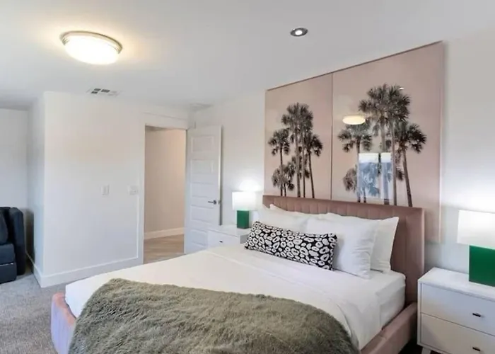 Mid Century Modern Retreat In Old Town *