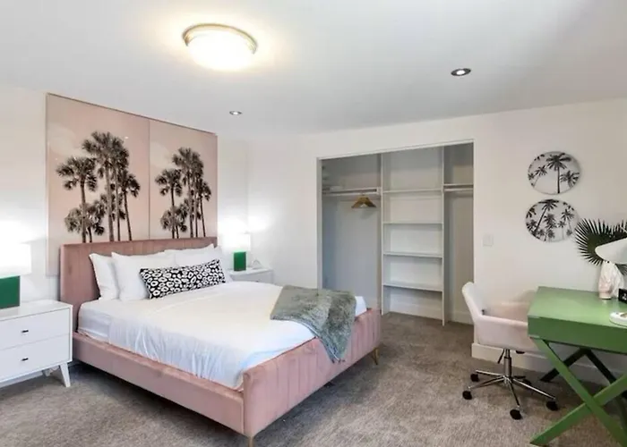 Mid Century Modern Retreat In Old Town