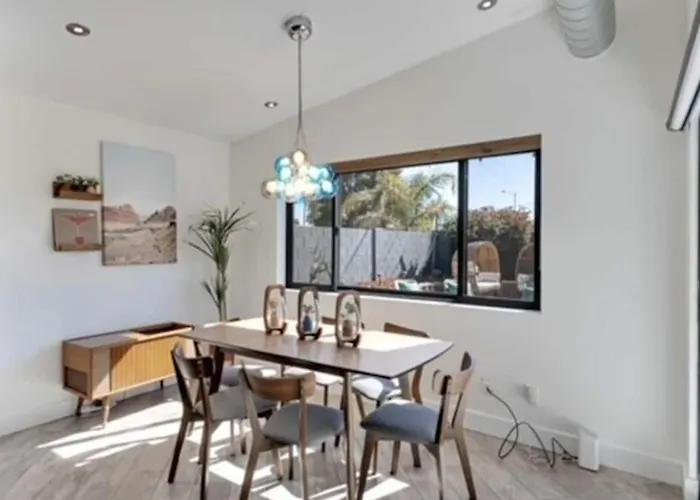 Mid Century Modern Retreat In Old Town Ferienhaus