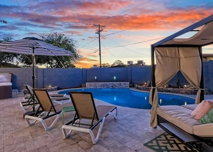 Mid Century Modern Retreat In Old Town *