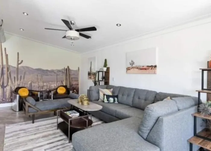 Mid Century Modern Retreat In Old Town