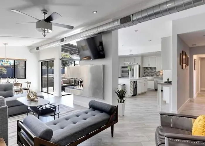 Mid Century Modern Retreat In Old Town Ferienhaus