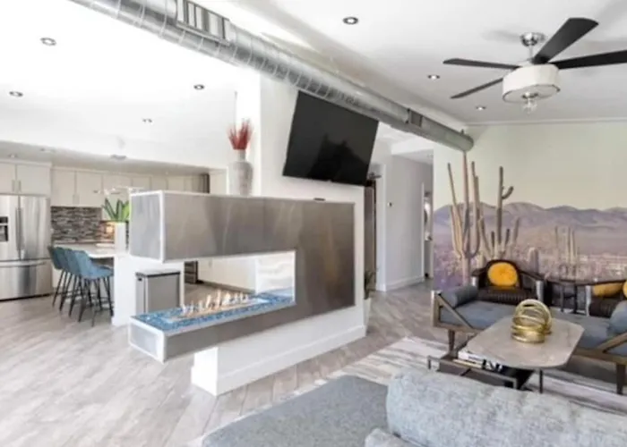 Mid Century Modern Retreat In Old Town